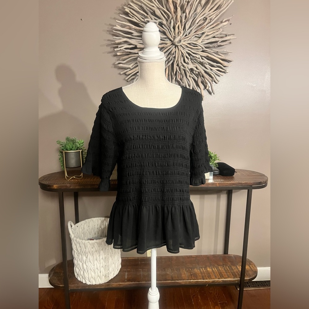 Torrid size 2 stretchy dressy top short sleeved